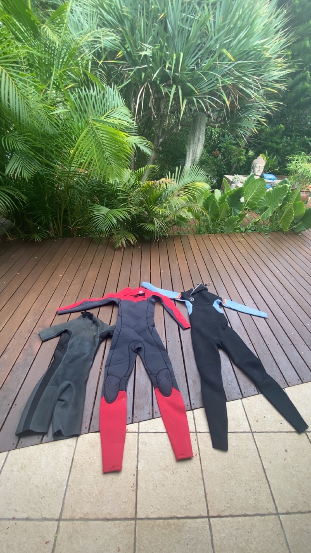 Combinaisons surf 2/2 3/2 et 4/3 a vendre