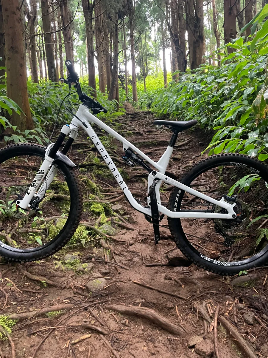 COMMENCAL V5 enduro