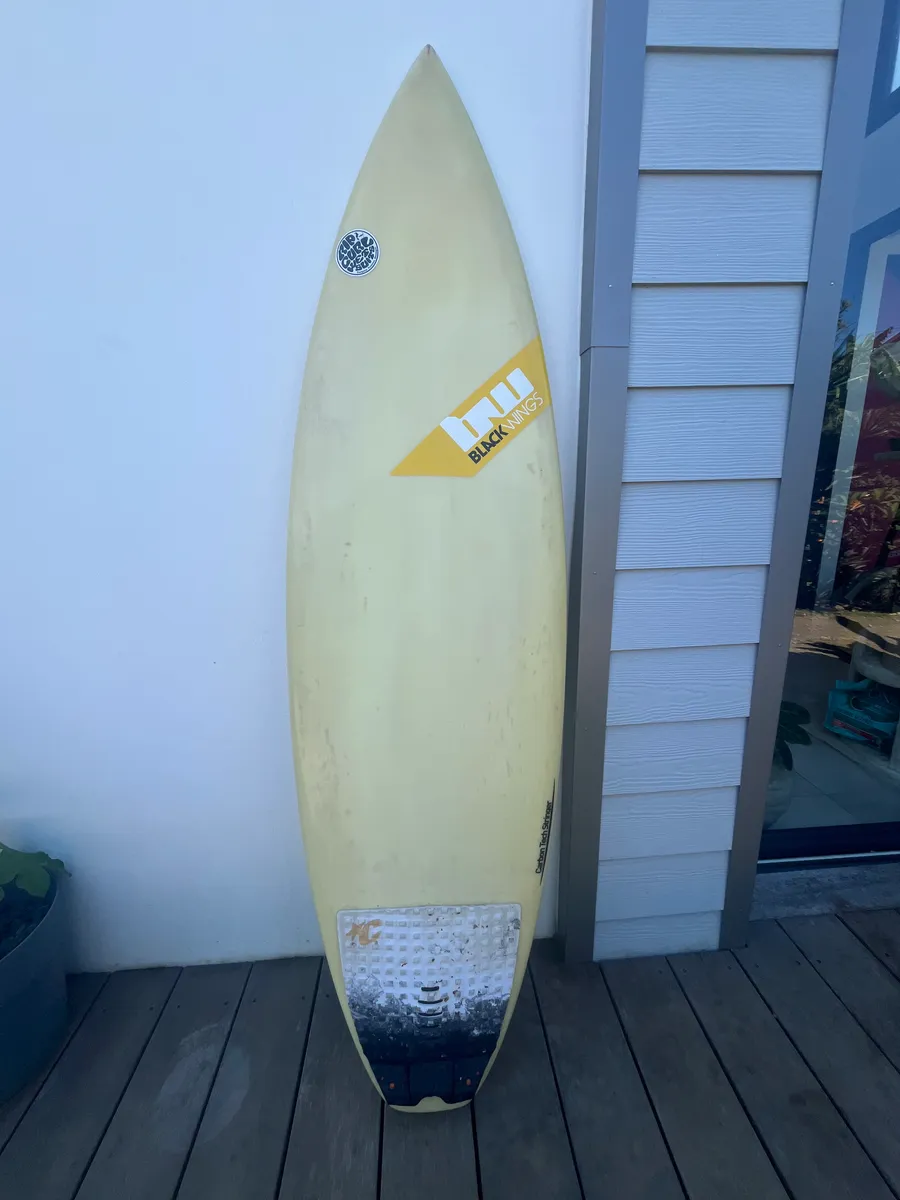 Planche de surf black wings