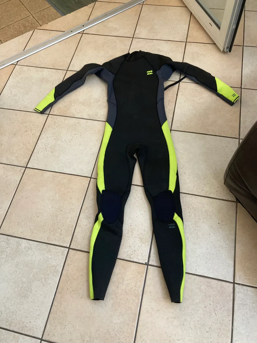 Billabong 4/3 taille 16 ans neuve
