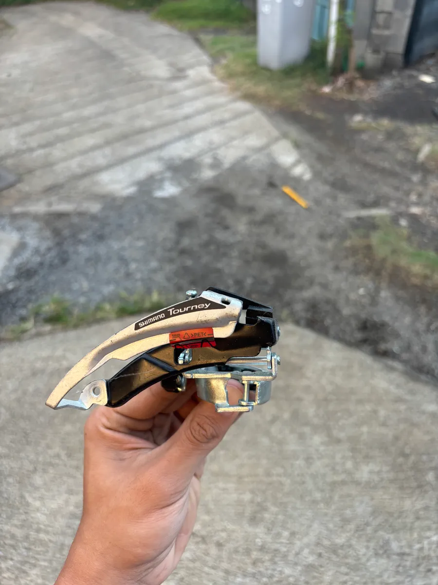 Dérailleur avant Shimano tourney
