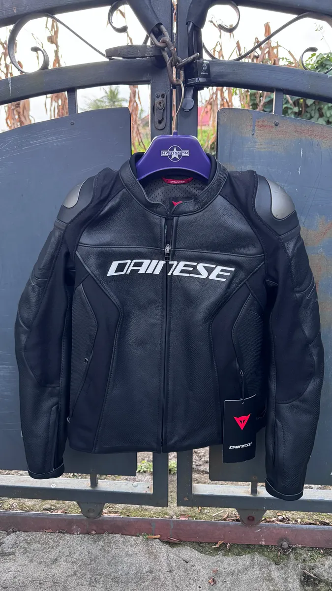 Vends veste moto cuir femme Dainese